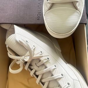 High Top Louis Vuitton Sneakers